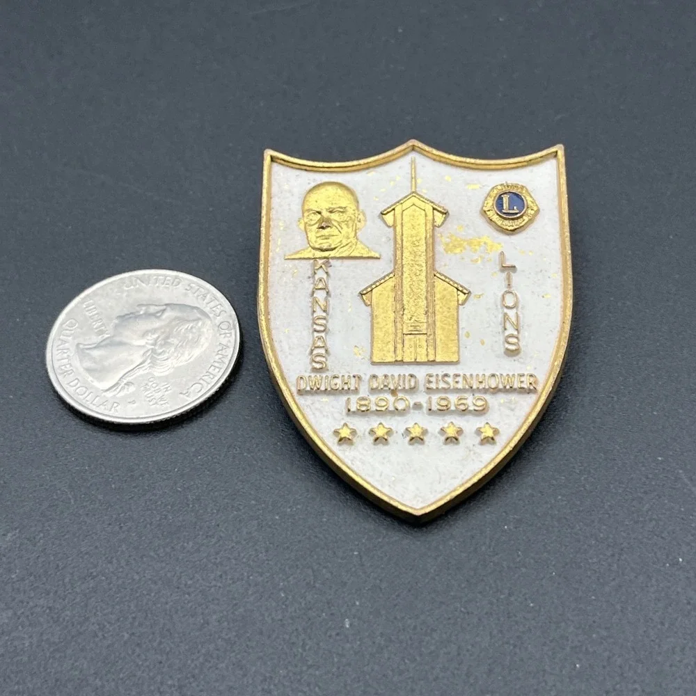 Lions Club Kansas Dwight David Eisenhower Shield‎ Crest Lapel Hat Pin